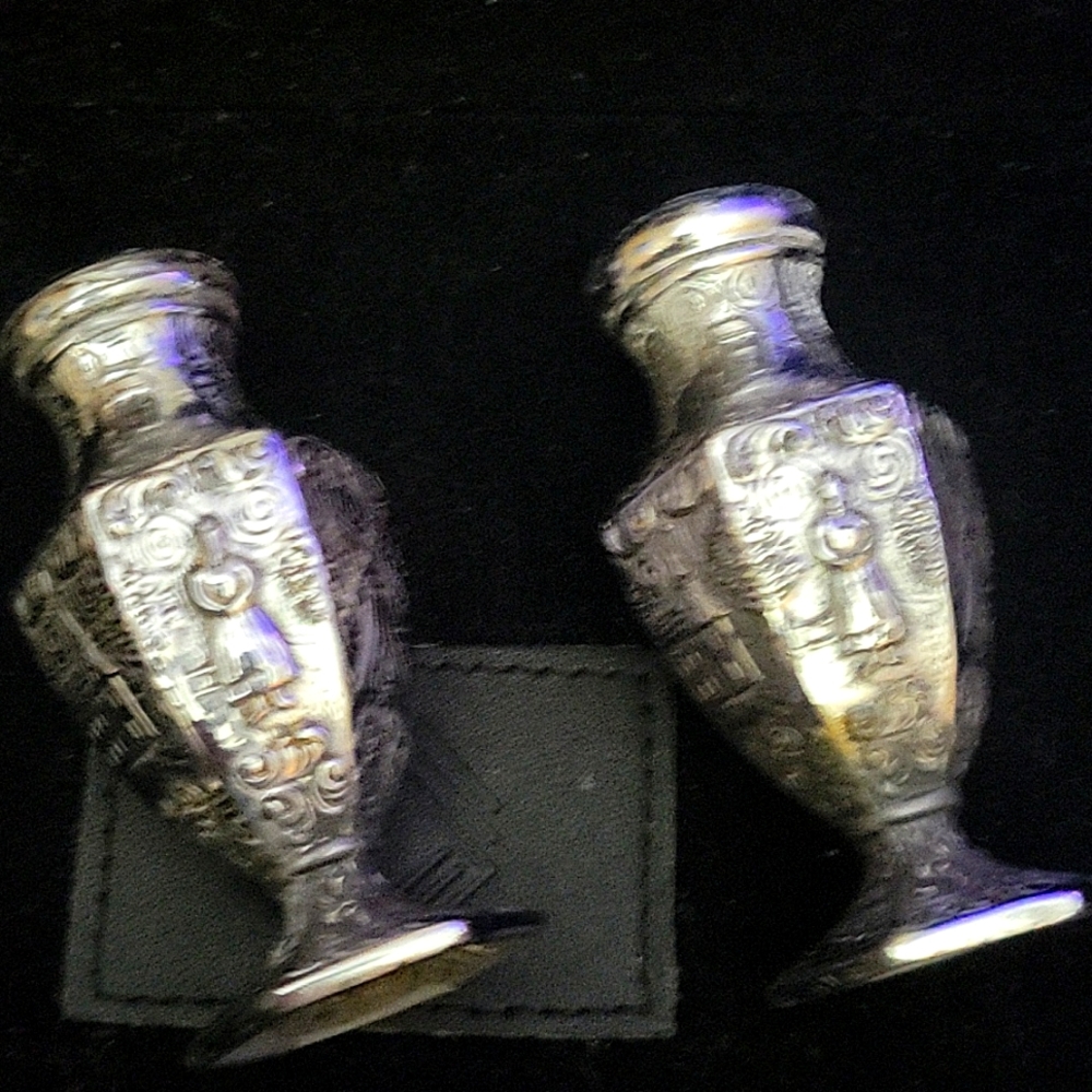 JB antique salt & pepper shakers